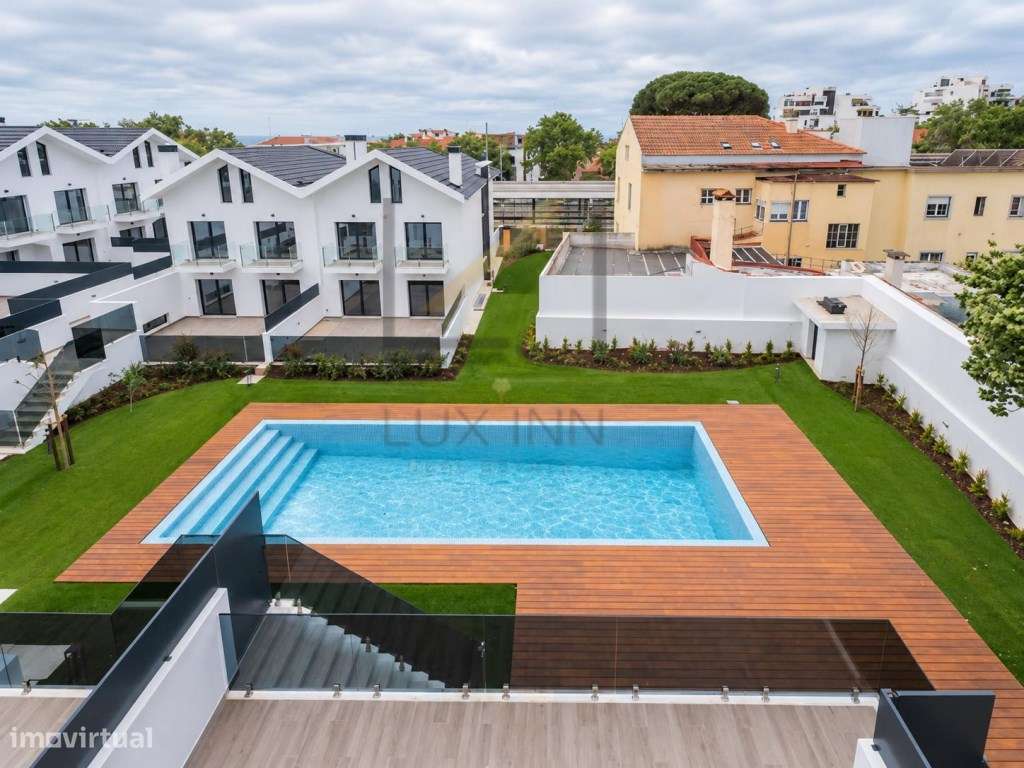 Moradia de Luxo T4 , São Pedro Do Estoril, com Piscina e Garagem-58