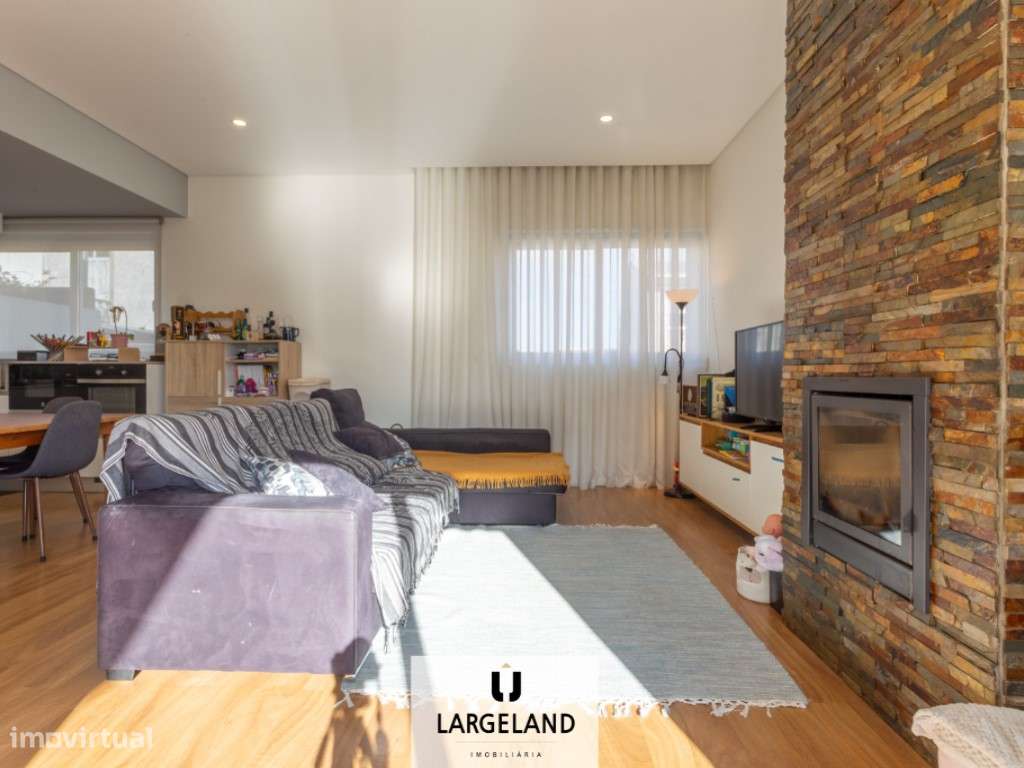 Moradia Térrea Moderna Próxima da Escola Oliveira Júnior e CEI - Grande imagem: 4/16