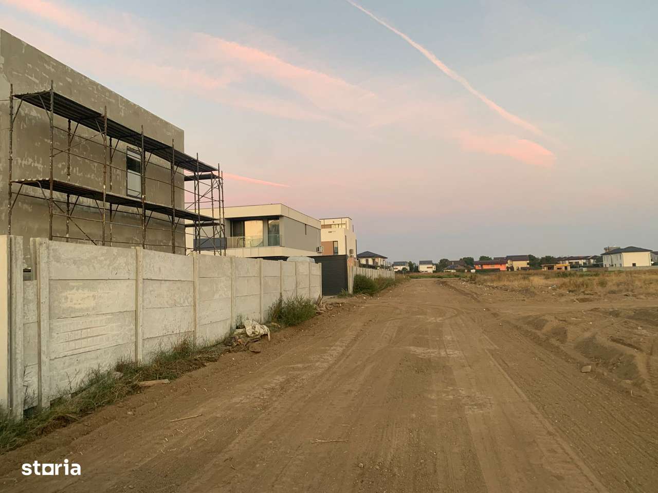 Tunari, teren 600mp ideal pentru Casa în Zonă Exclusiv Rezidențiala - Imagine principală: 3/6