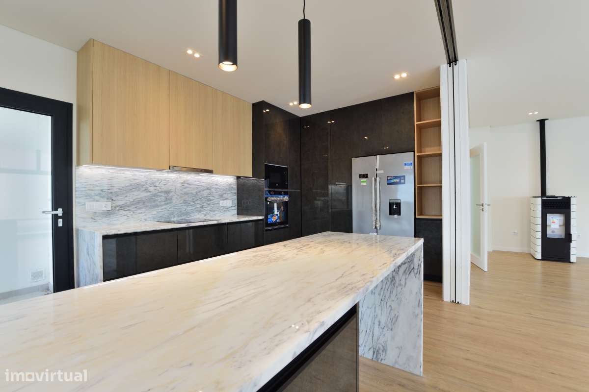 Moradia T4 c/ Certificação Energética A+ | Aveiras de Cima-21