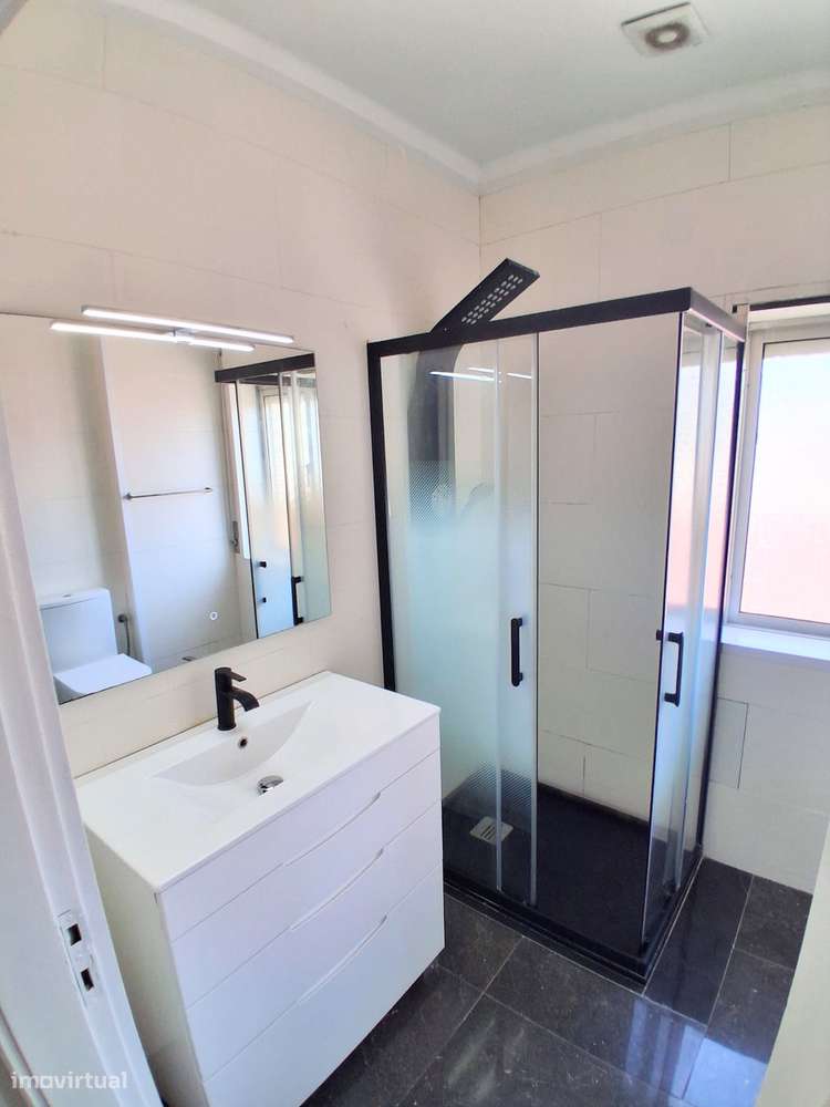 Apartamento T3 | Remodelado | Elevador | 3 Varandas | Lugar Garagem-22