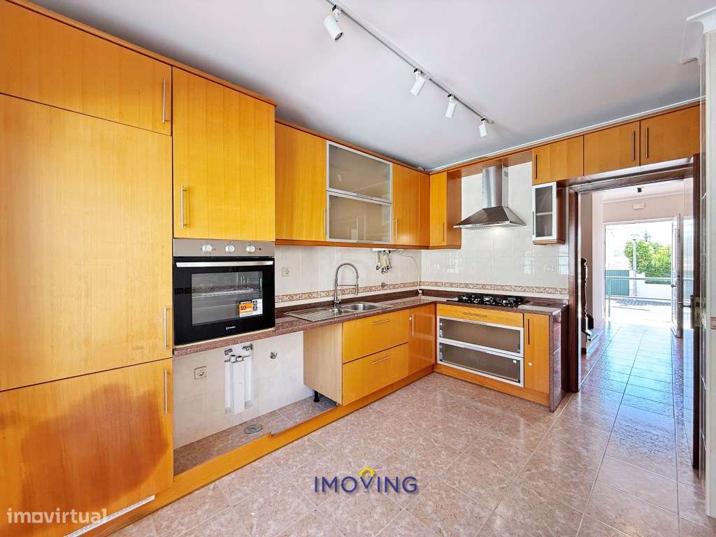 Moradia T3+1 em Vila Nogueira de Azeitão-3