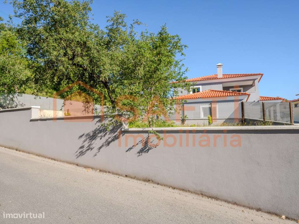 Moradia V4-19