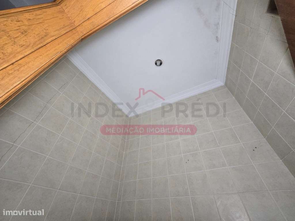 Prédio com varias frações Autónomas - Venda Judicial - Guarda-5