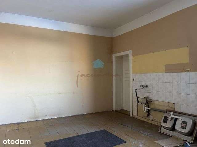 Zabytkowa kamienica w Centrum Trzemeszna na sprzed-11