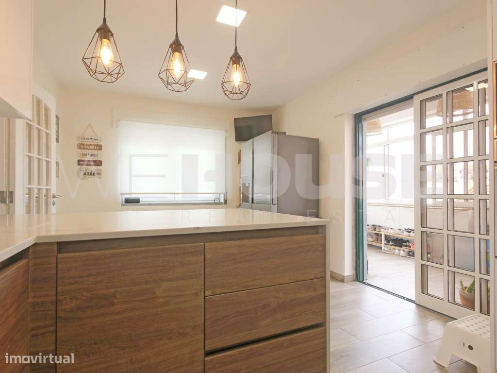 Oásis Urbano: Moradia T3 com Piscina e Potencial para T1 Independente-14