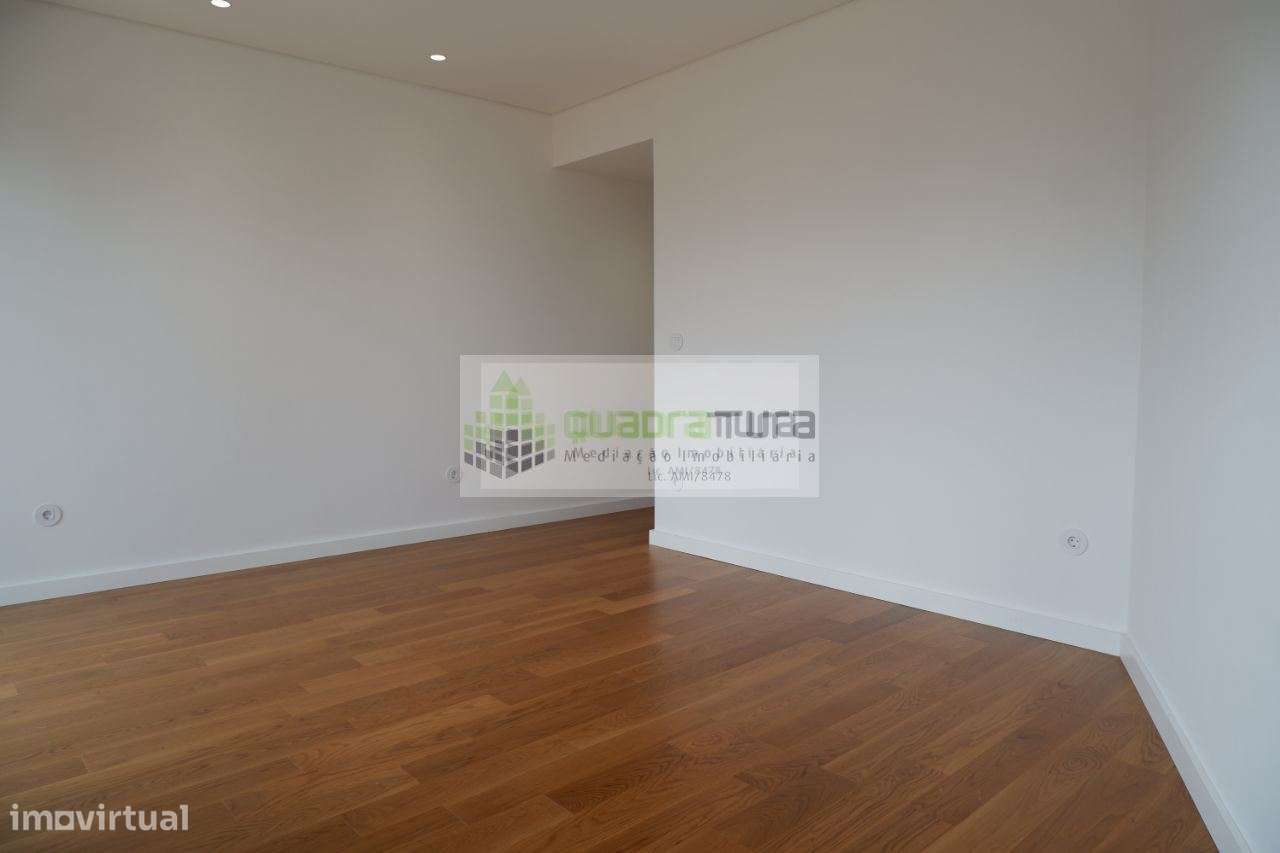 Apartamento T2+1 | Boavista | junto à Rotunda | Totalmente restaurado-1