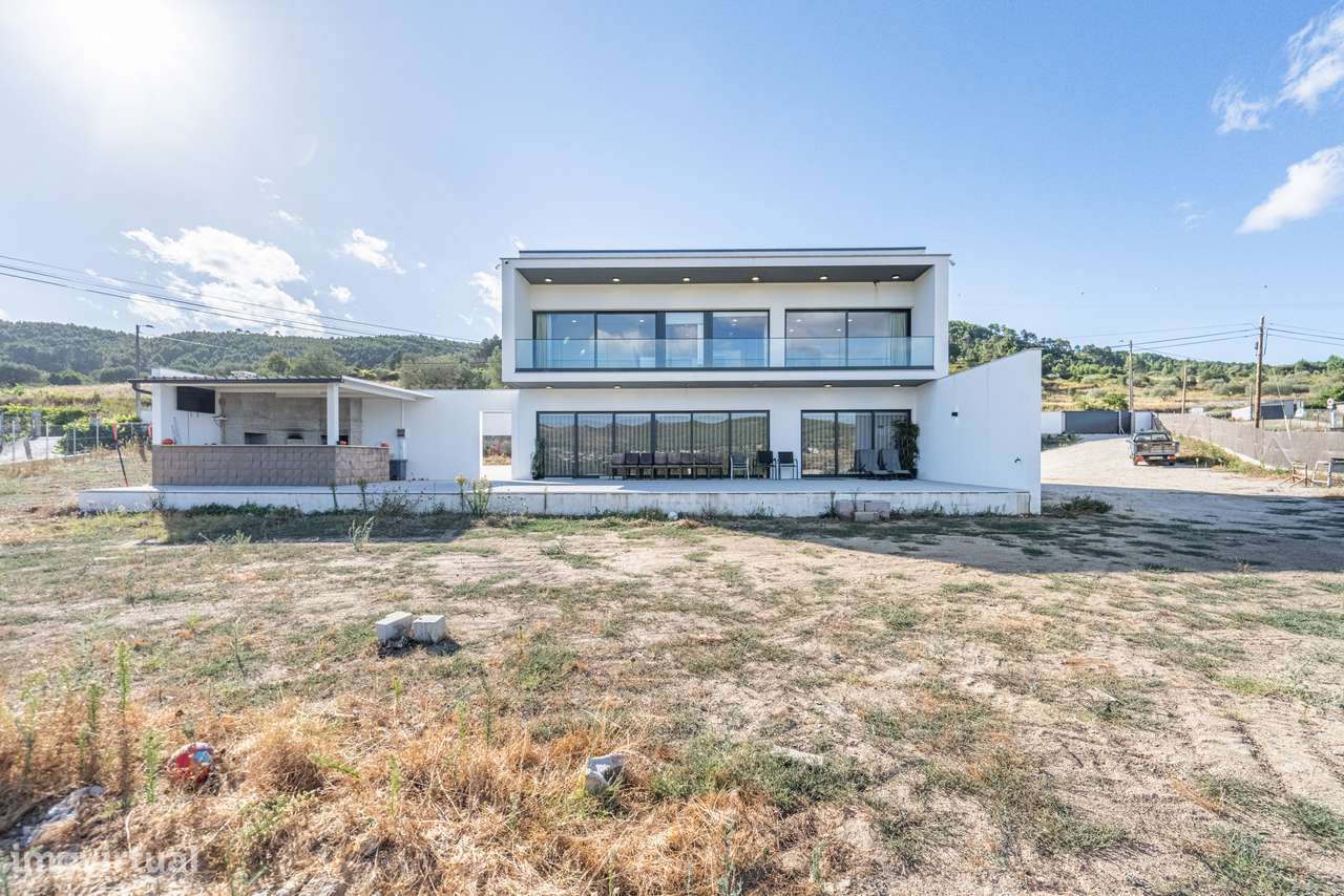 Moradia T4 semi-nova c/ 4 suites-20