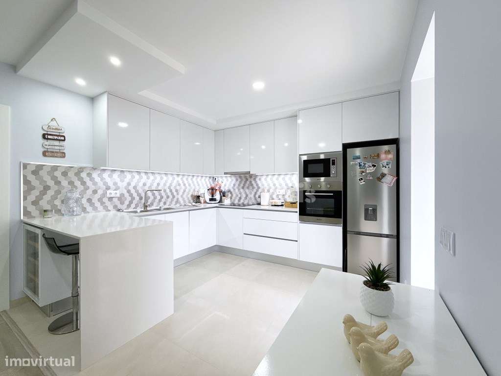 Apartamento T2 totalmente renovado, perto da estação ferroviária-10