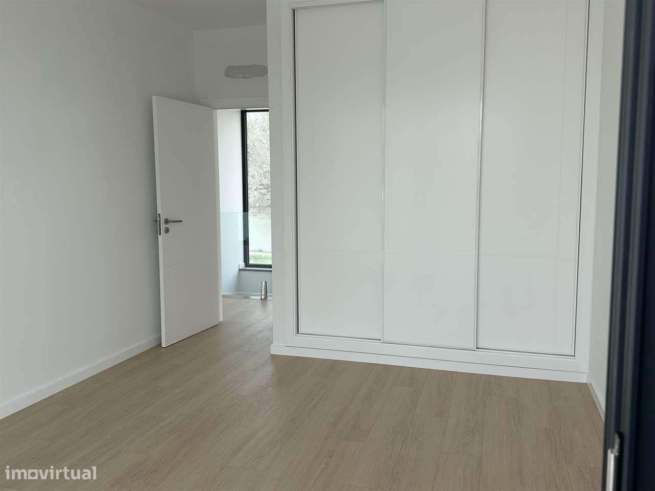 Moradia Unifamiliar de Luxo com Piscina e Jardim-45