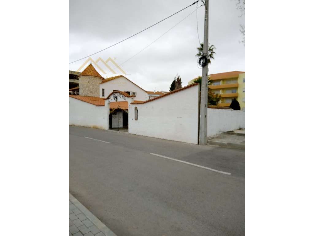 Moradia c/ anexos, piscina , telheiro e logradouro-3