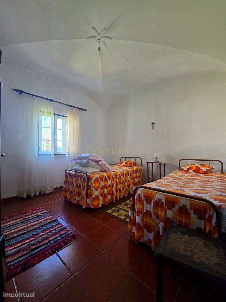 Moradia T3 com 2000 m² de Terreno, Poço, Forno Tradicional e Garagem –-10