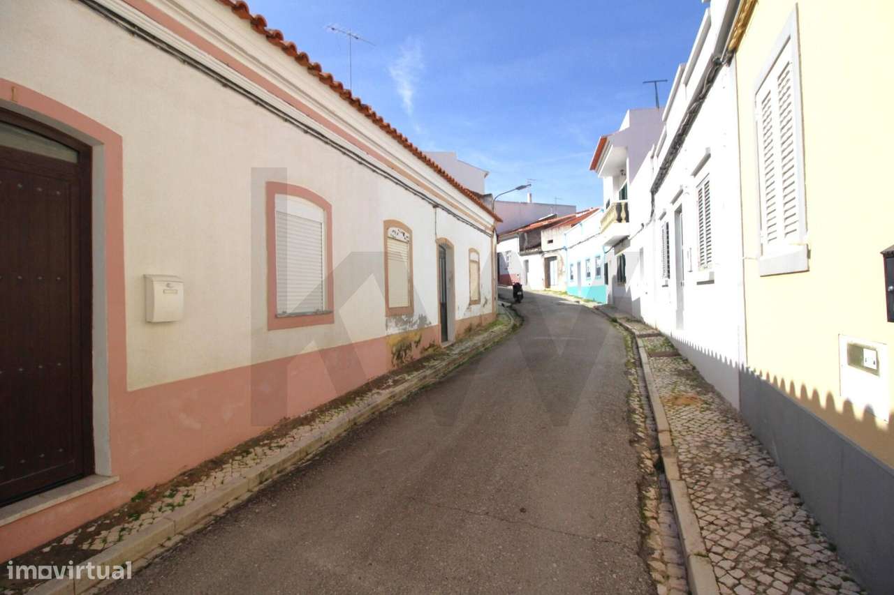 CASA TIPICA PARA RECUPERAR, VILA DE ESTÔMBAR - Grande imagem: 4/25