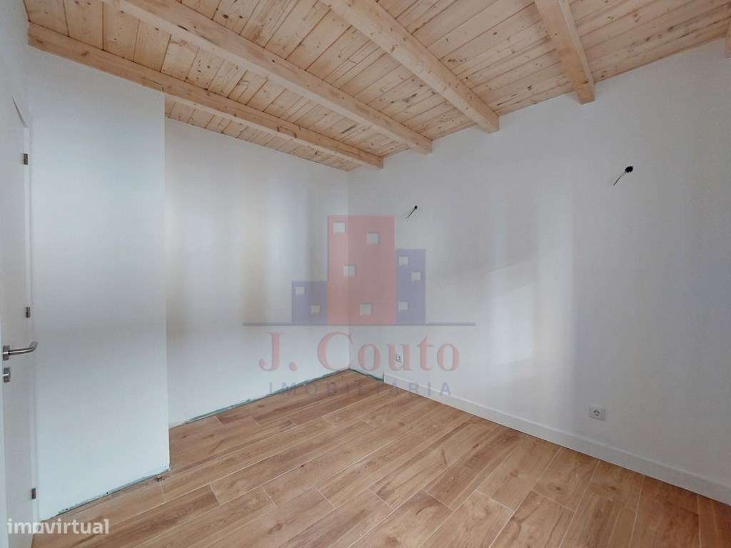 MORADIA T2 com quintal em Caldas da Rainha-12