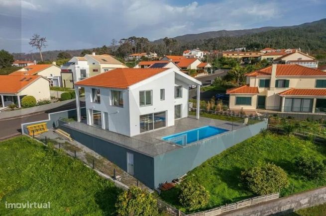 Moradia T3 com Piscina e Vista Mar nos Prazeres | Calheta-0