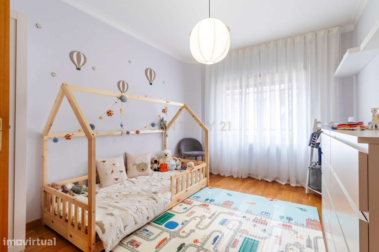 T2 Renovado | 2 WC Novas | 106 m² | Parqueamento + Arrecadação | Eleva-35