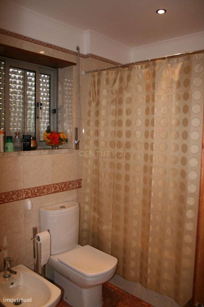 Apartamento T2 mobilado em Amora, Seixal - Oportunidade Única!-12