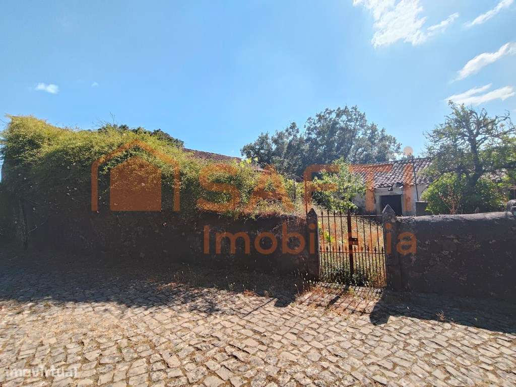 MORADIAS PARA RECONSTRUÇÃO, COM TERRENO DE CULTIVO TODO MURADO. - Grande imagem: 4/42