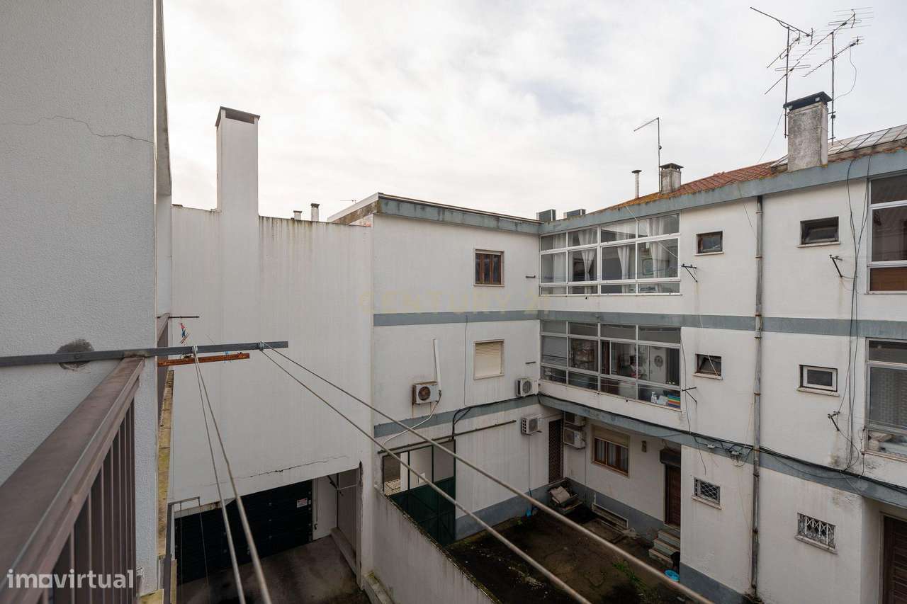 Apartamento T3 com áreas generosas-15