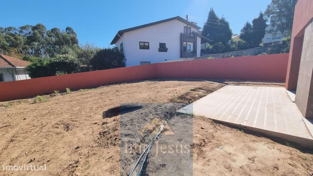 Moradia Terrêa 4 Frentes em Pedroso-34