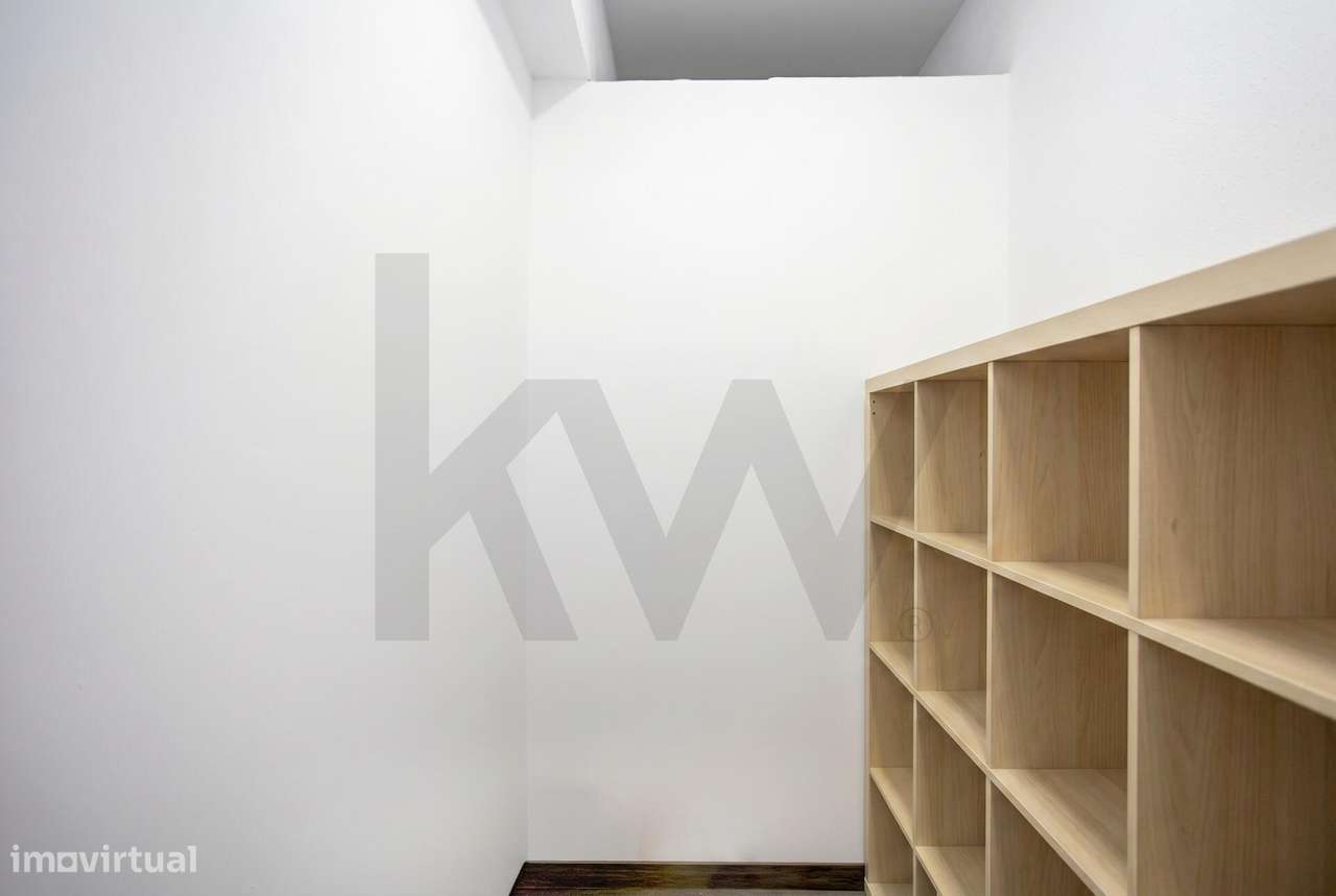Espaço Comercial (Loja) no Centro de Corroios: Espaço Amplo, Remodelad-12
