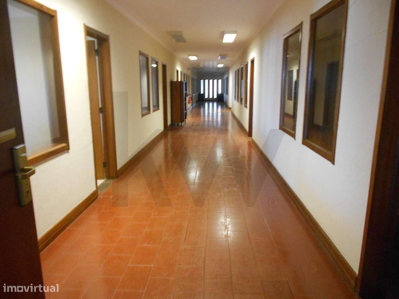PARQUE  INDÚSTRIAL,  ESCRITÓRIOS e ARMAZÉNS em CONDOMINÍO FECHADO  Pri-16