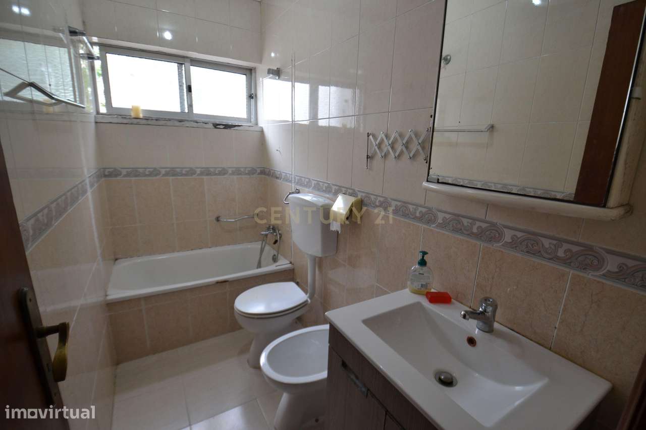 Apartamento T3 para remodelar em Lisboa | Oportunidade Única-5