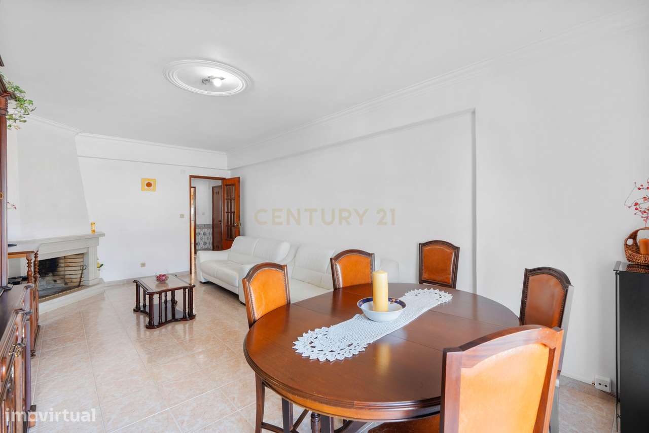 Apartamento T2 com varanda e vista desafogada-18