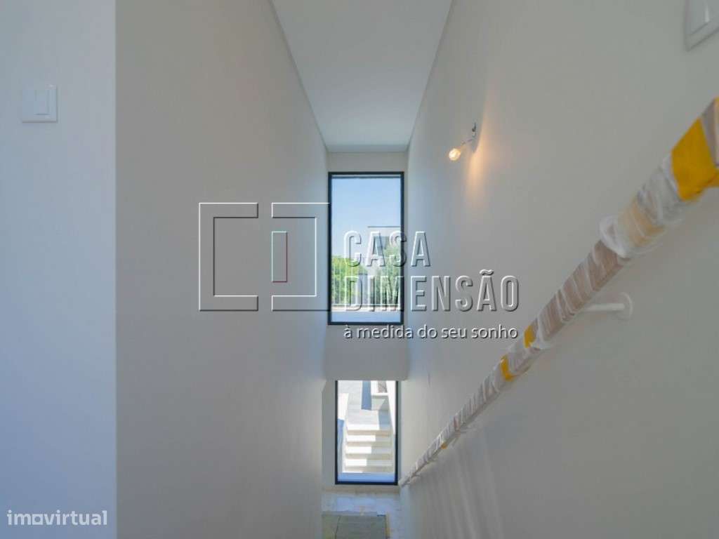 Moradia de Arquitectura Moderna de tipologia T3+1 em Oeiras com Pis...-26