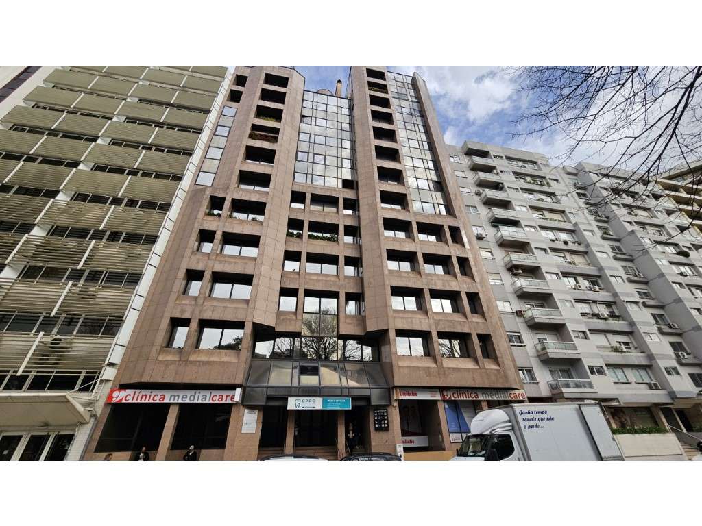 Loja com 624m2 - Para investimento - Campo Grande, Lisboa-0