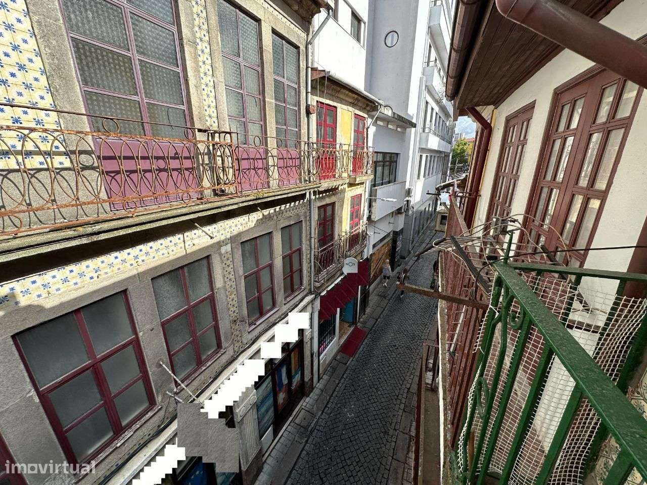 Prédio de 3 pisos para remodelação no centro histórico do Porto-22