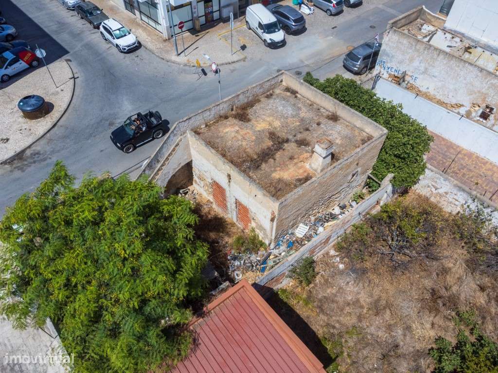 Terreno com Casa em ruínas no Centro de Olhão-52