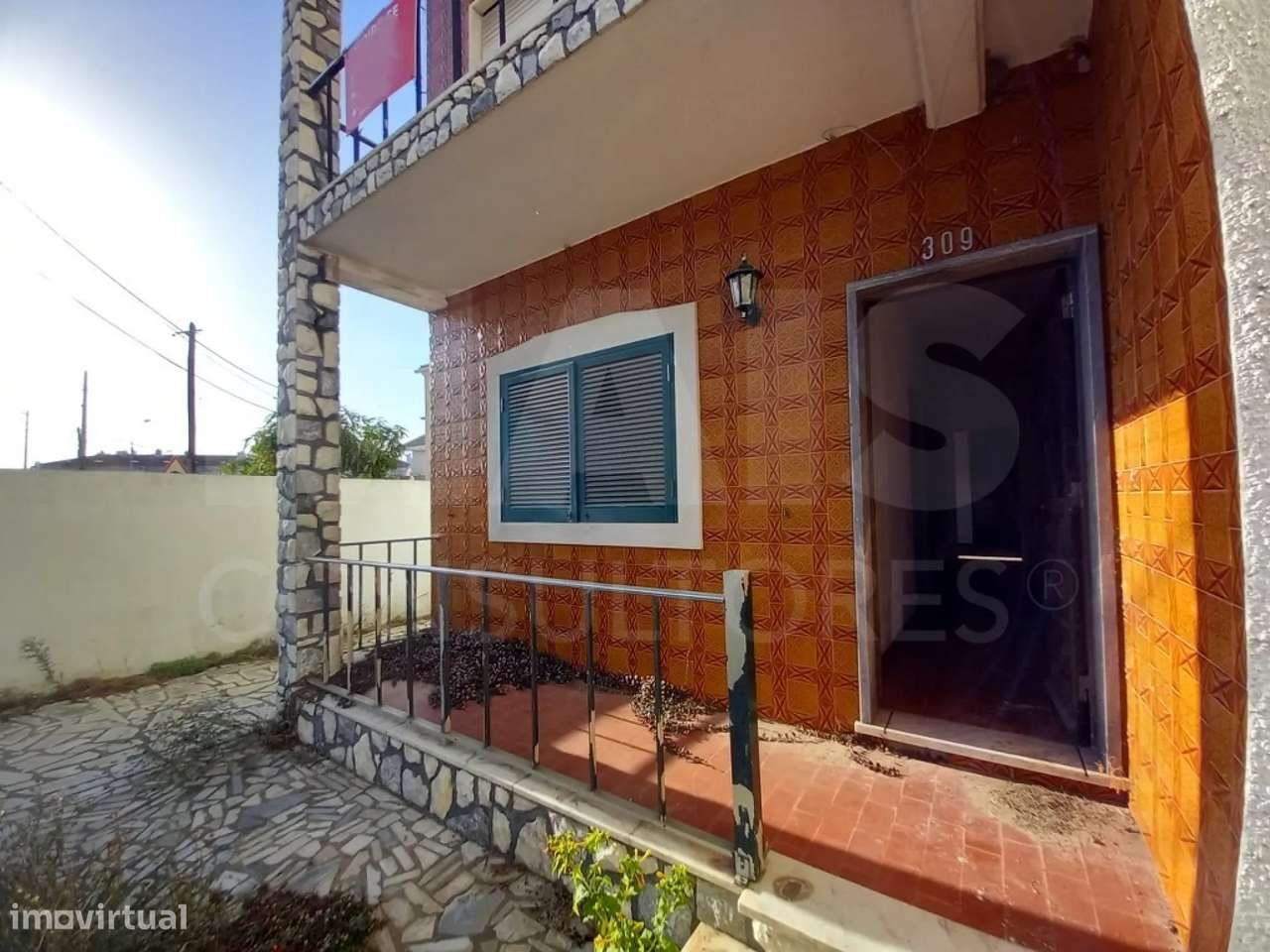 Moradia Bi Familiar com entradas independentes - Grande imagem: 2/50