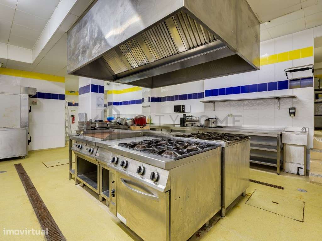 Espaço Comercial de 425m² no Coração de Faro-31