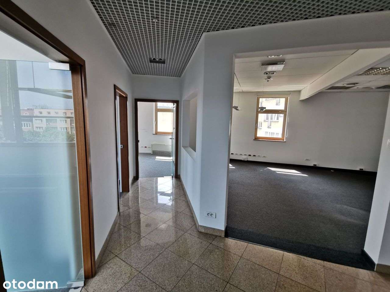 Obiekt handlowo-biurowy 1884m2 na sprzedaż-14