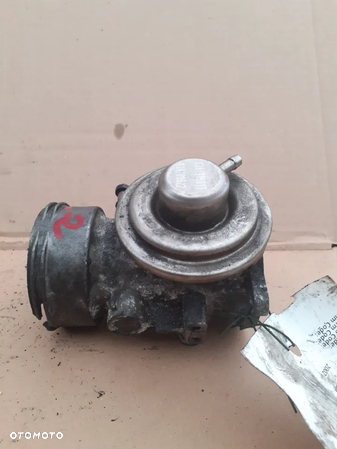 Zawor EGR Klapa Gaszaca 1.9 2.0 TDI AVF AWX Audi A4 B6 VW Passat  038129637L 038131501AA - 5