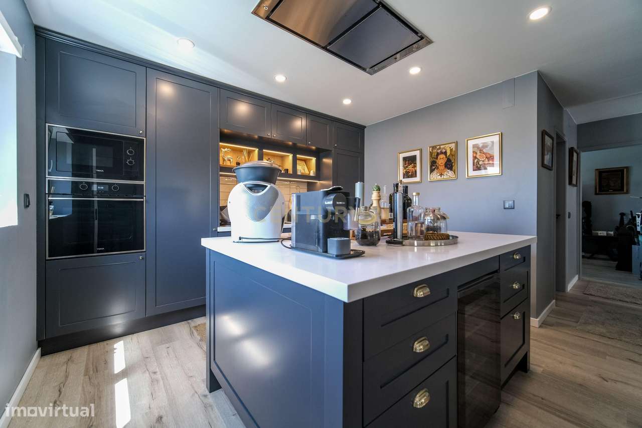 Moradia T5 renovada com piscina, perto da Ericeira.-24