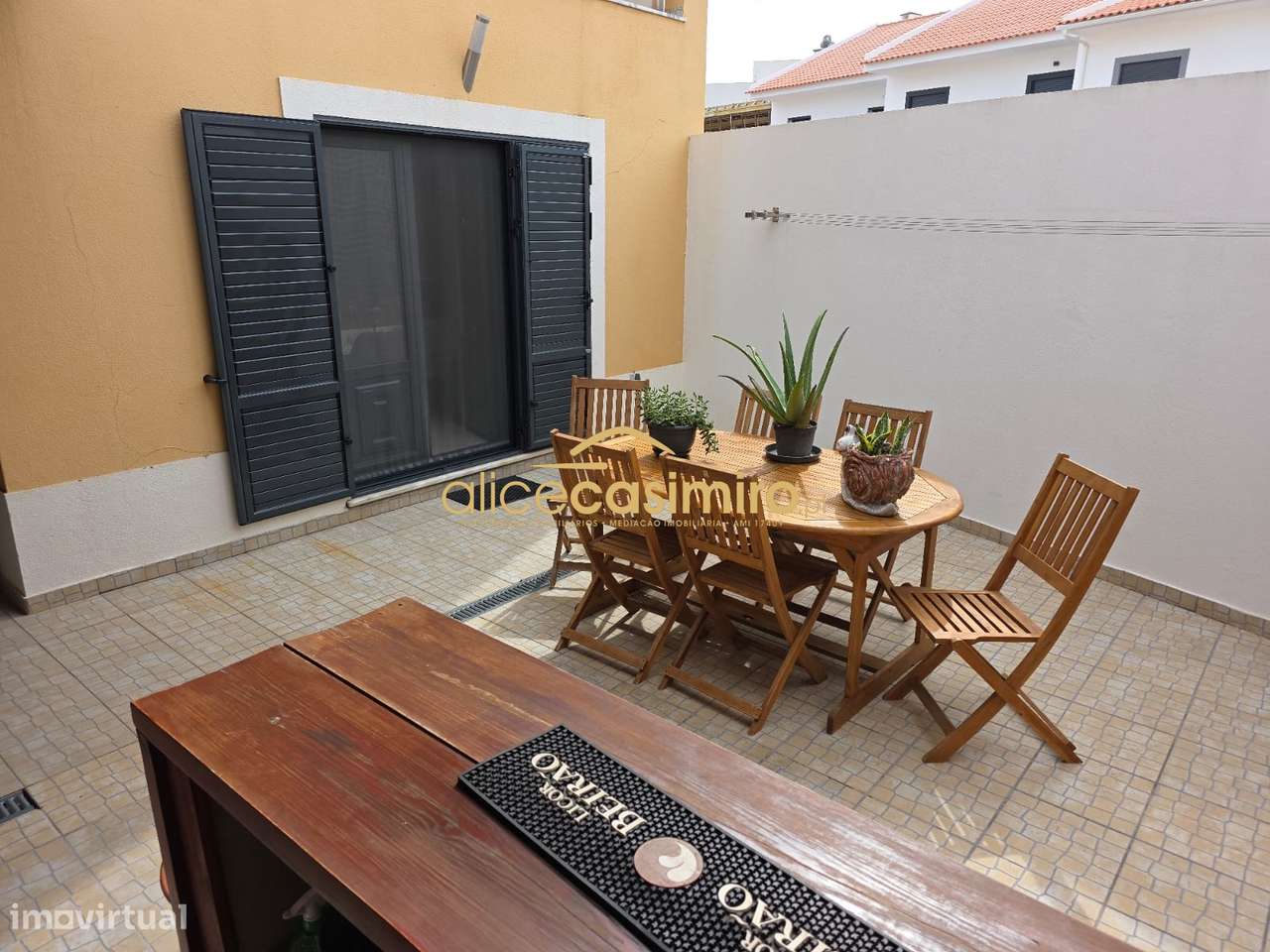 Moradia T4 - boas áreas- excelente estado!-23