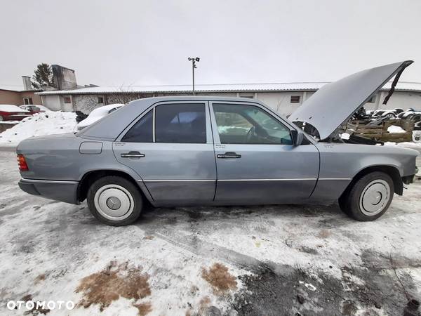 MERCEDES W124 KLAPA BAGAŻNIKA 122 - 30