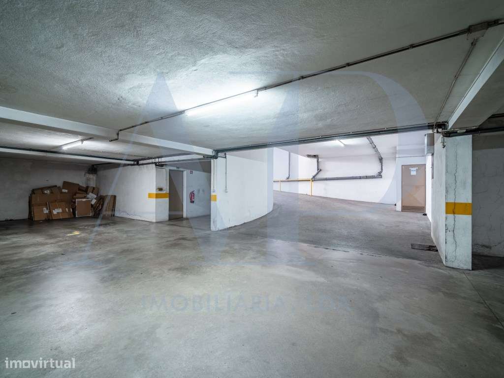 Apartamento T3 com varanda, e localização privilegiada em Vila do C...-19
