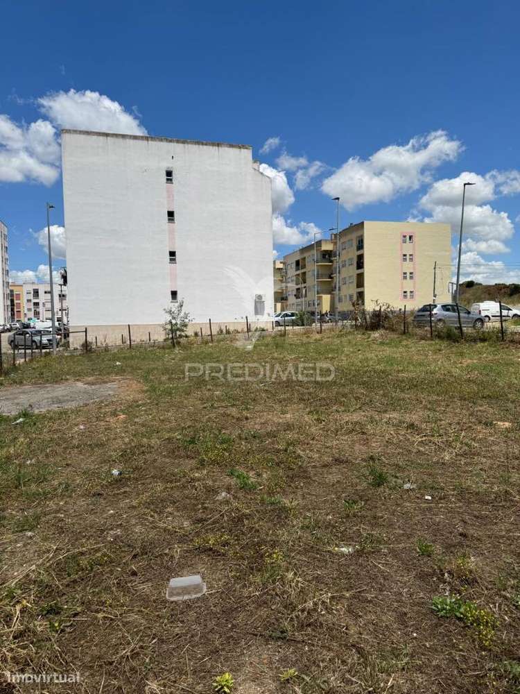 Terreno Urbano para construção4 pisos com cave, 4 fogos por piso (T... - Grande imagem: 4/13