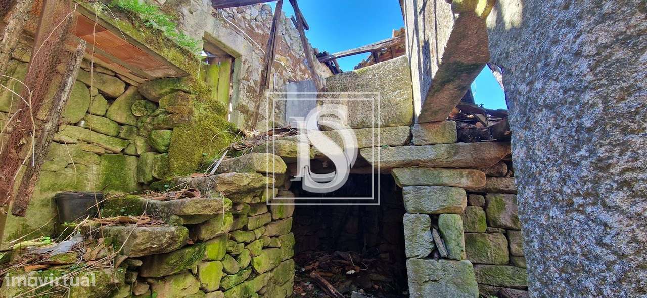 Moradia para Restaurar T3 situada em Campos, UDF de Ruivães e Campos,-18