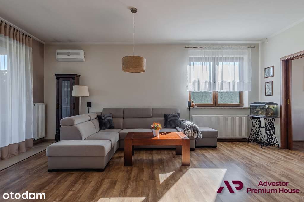 Parterowy dom z widokiem na las i zielonym ogrodem-7