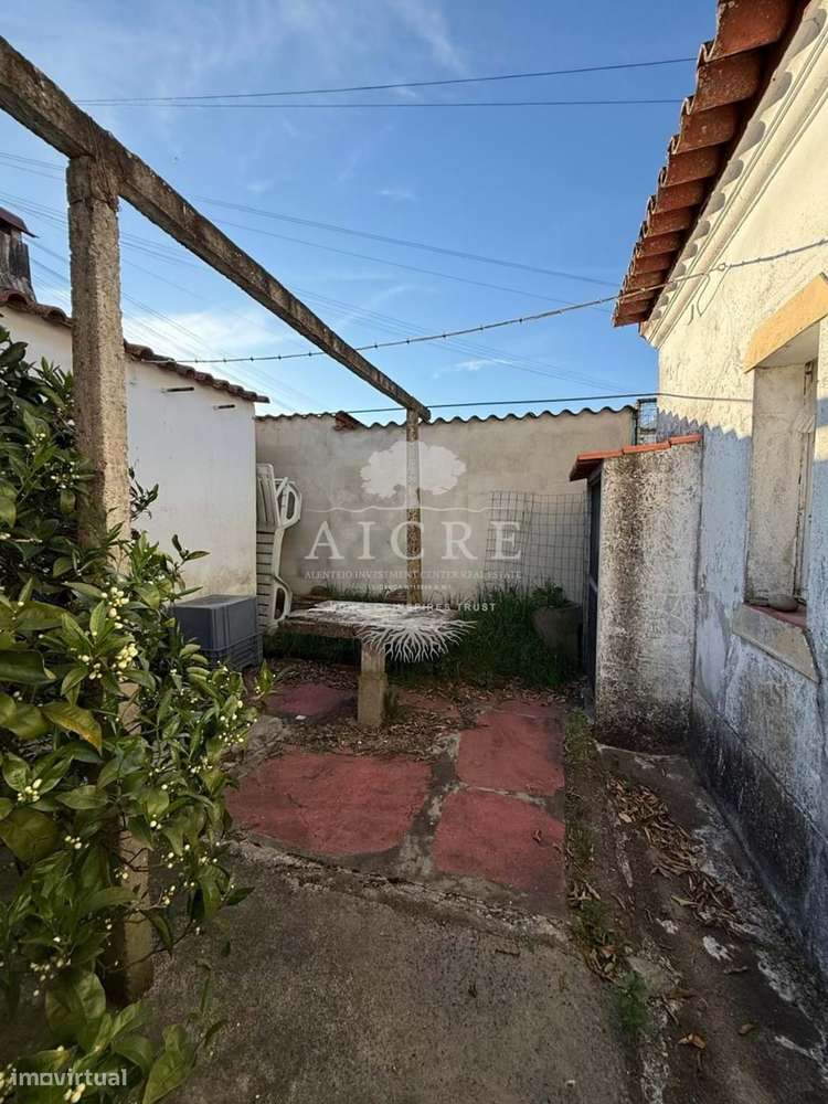 Moradia T2 Térrea com Quintal na Graça do Divor-25