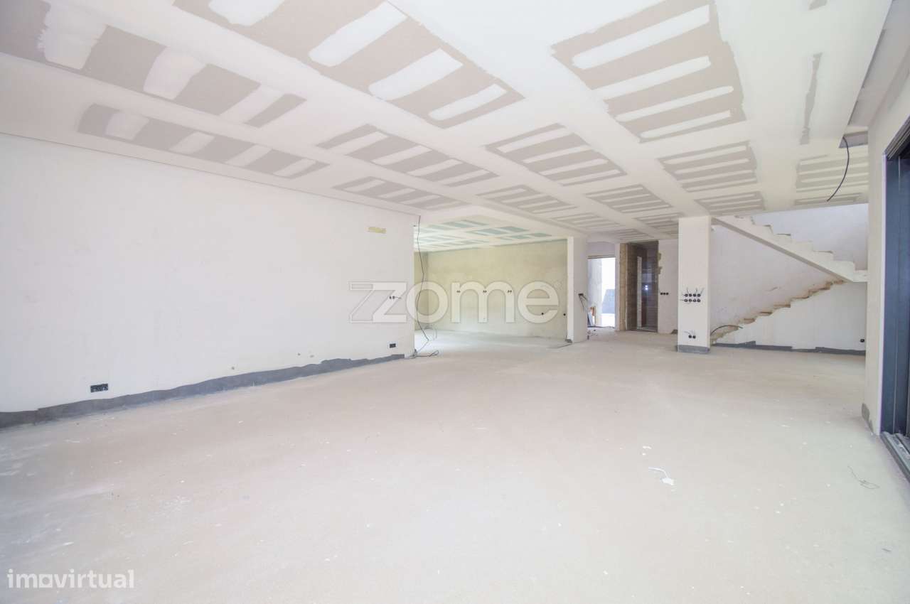 Moradia nova T4 luxo em condomínio privado no Barro em Loures-4