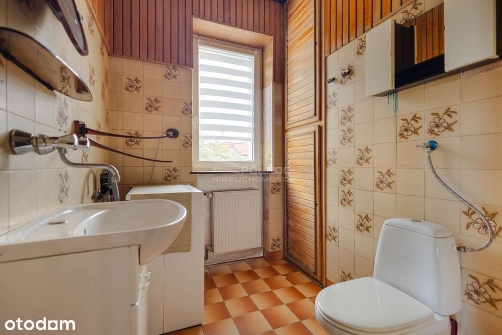 Unikalny, Duży Dom w Bliskiej Odległości od PKP-11