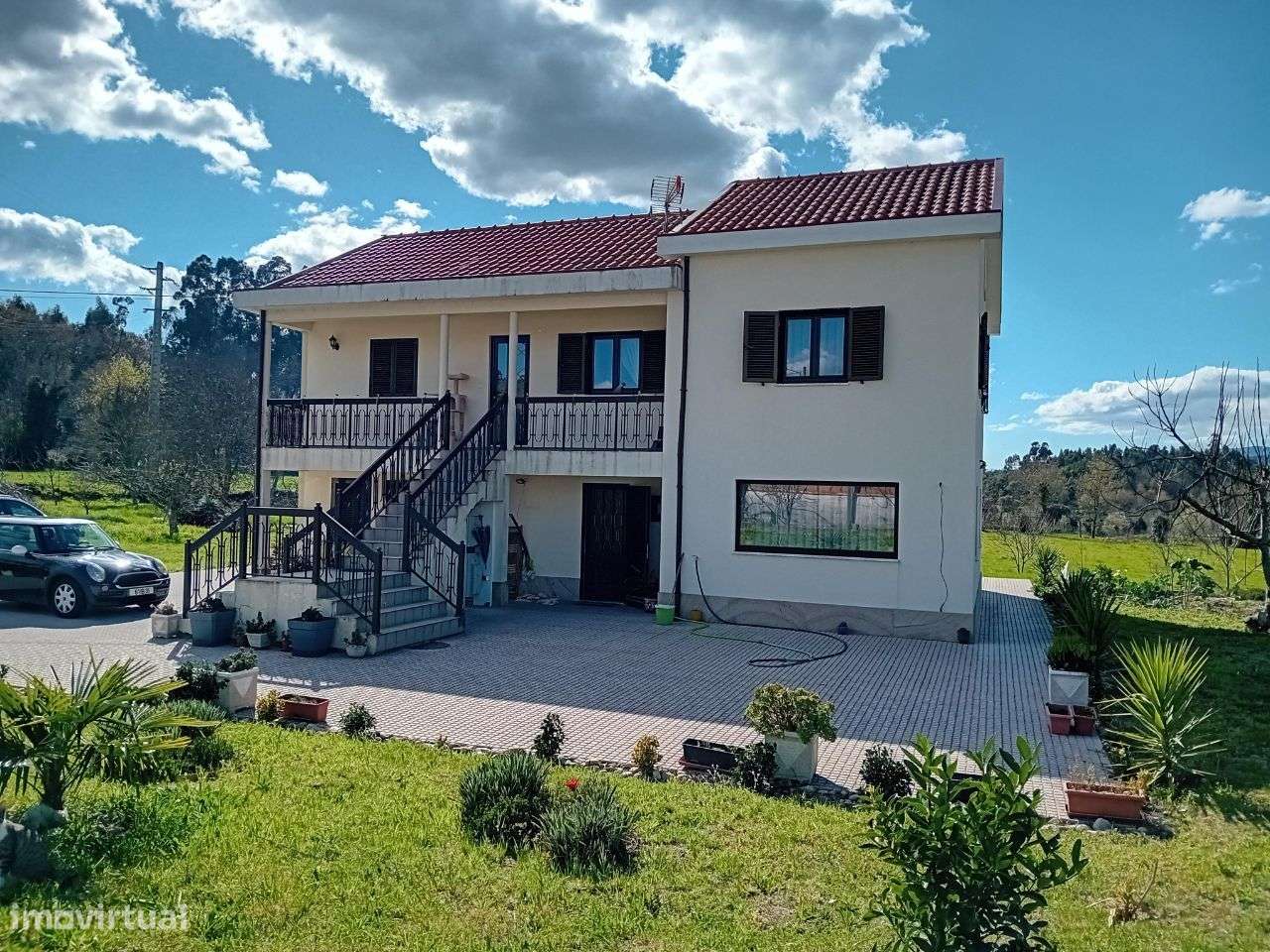 Moradia com 15.000m2 de terreno - Grande imagem: 2/22