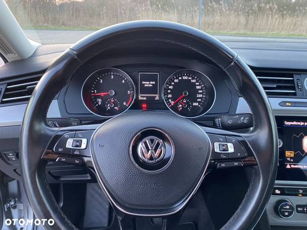 Volkswagen Passat Variant 2.0 TDI (BlueMotion Technology) Comfortline - 11