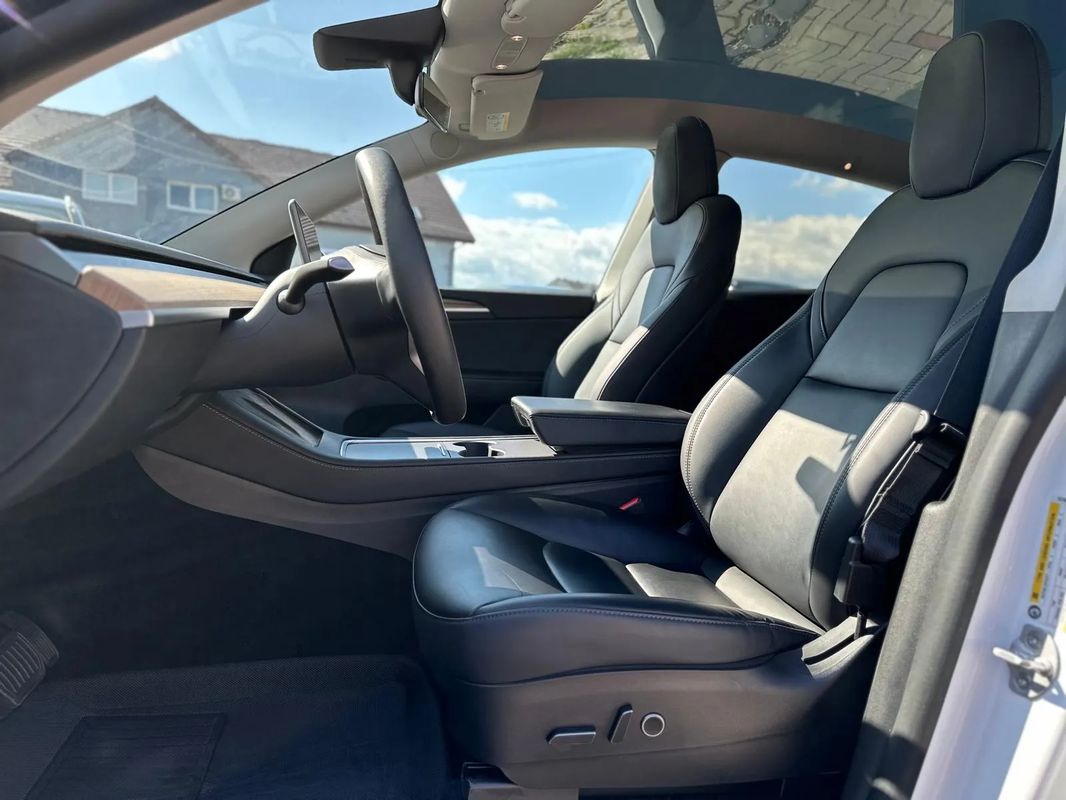 Tesla Model Y Long Range Dual Motor AWD - 16