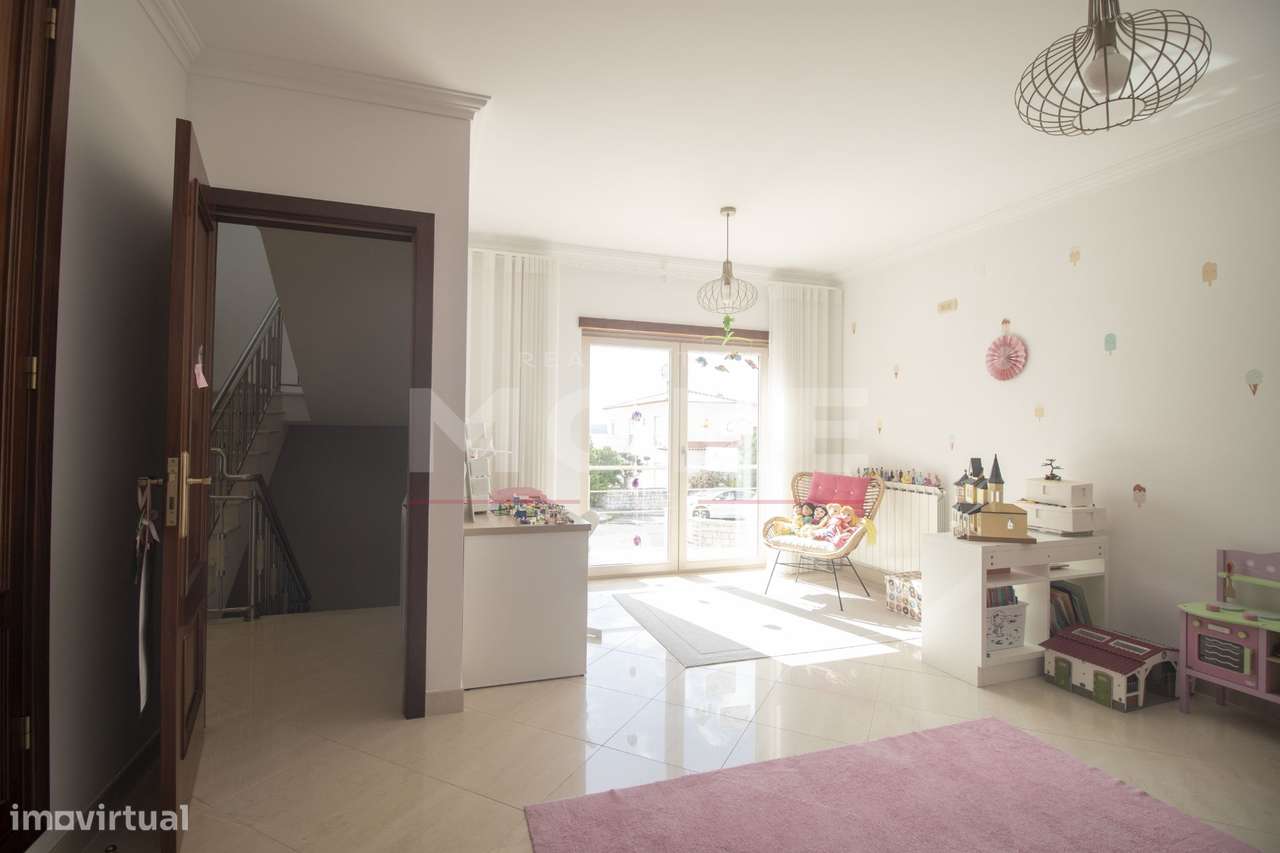 Moradia T5 independente de Gaveto - Caldas da Rainha-23